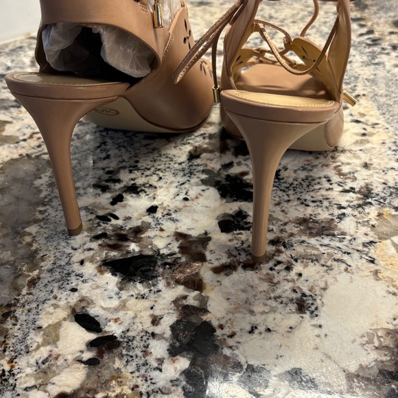 NIB - Michael Kors Thalia Leather Sandal - SZ 9 - Picture 12 of 17